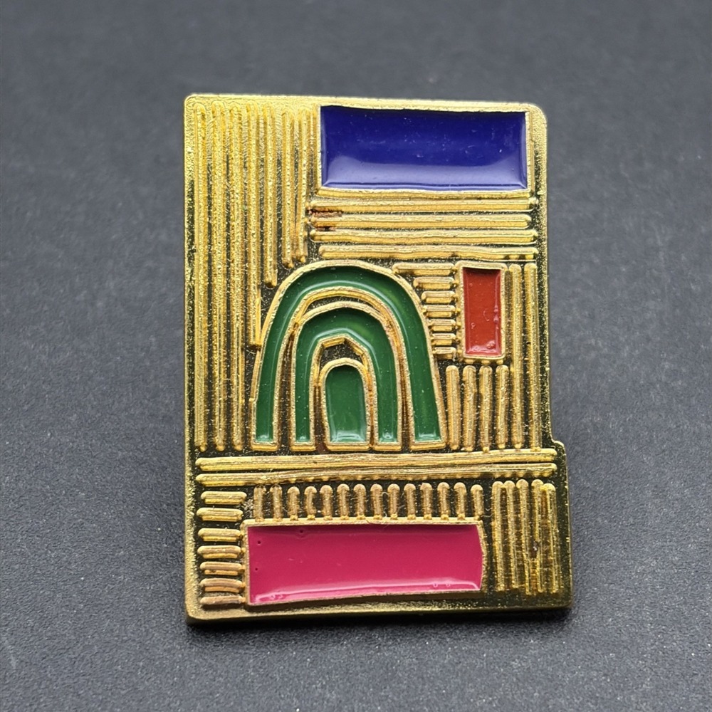 Luxe &‎ Luminous Winter 2022 Gold Tone Lapel Hat Pin